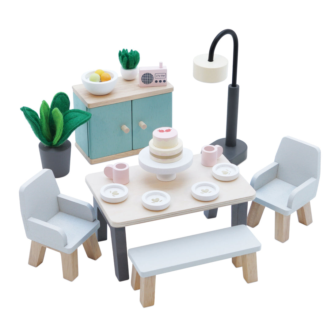 Wooden Dolls House Dining Room 18 Pieces – Swanky Boutique