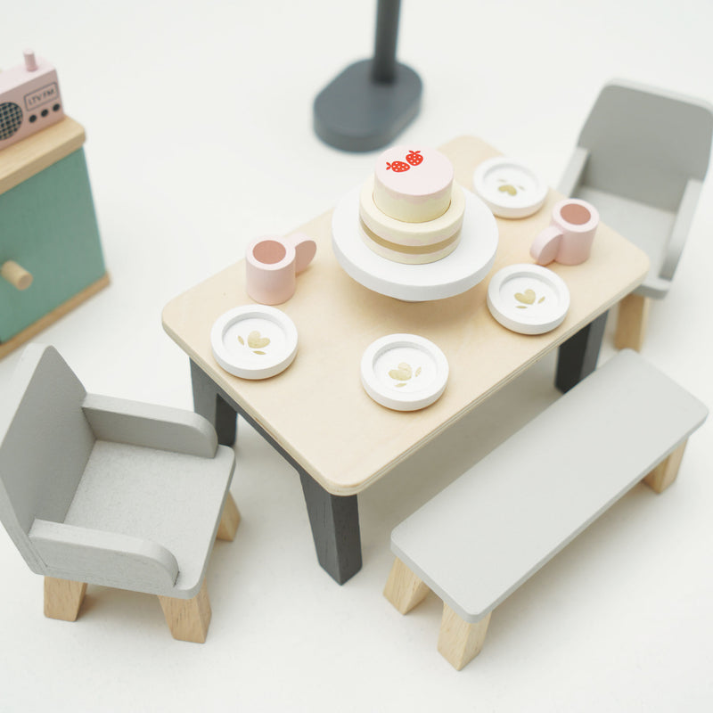 Wooden Dolls House Dining Room - 18 Pieces