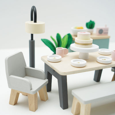 Wooden Dolls House Dining Room - 18 Pieces