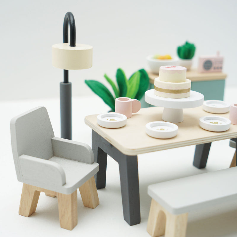 Wooden Dolls House Dining Room - 18 Pieces