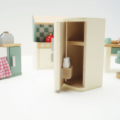 Wooden Dolls House Kitchen Furniture, 20 Pieces