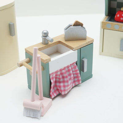 Wooden Dolls House Kitchen Furniture, 20 Pieces