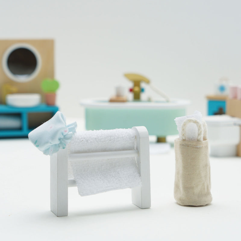 Wooden Dolls House Bathroom Furniture - 19 Pieces
