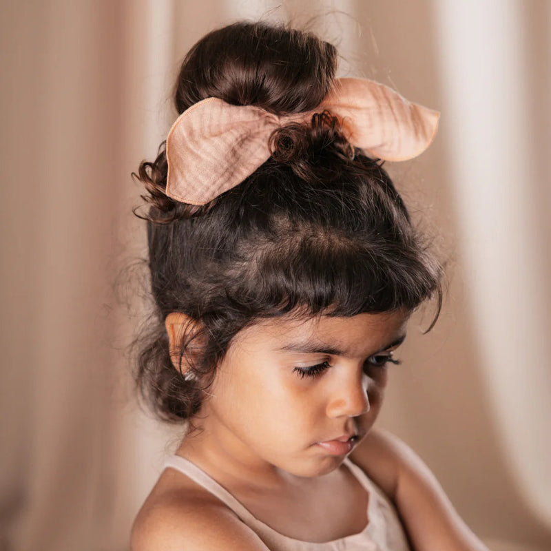Mrs Ertha Fable Bow Clip- Blush Swanky Boutique Malta 