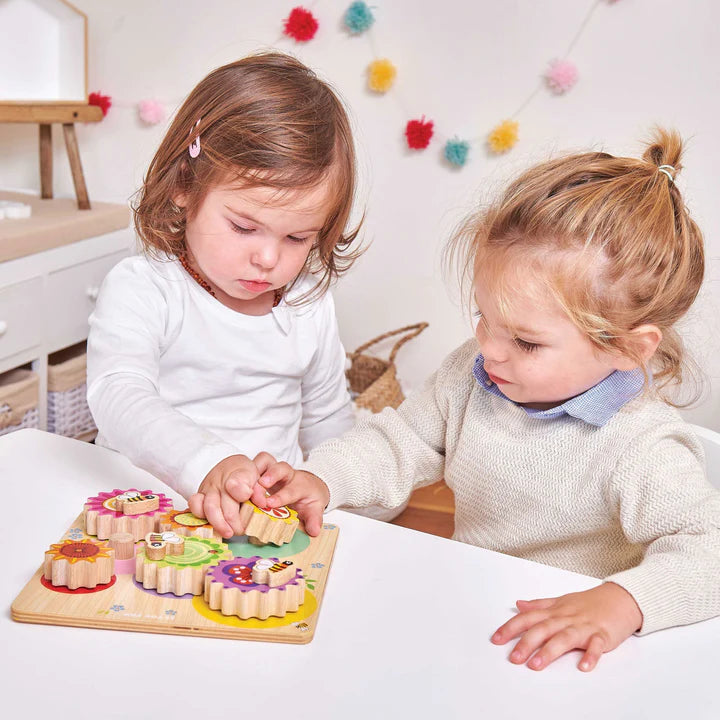 Le Toy Van - Gears & Cogs Busy Bee Learning - Swanky Boutique