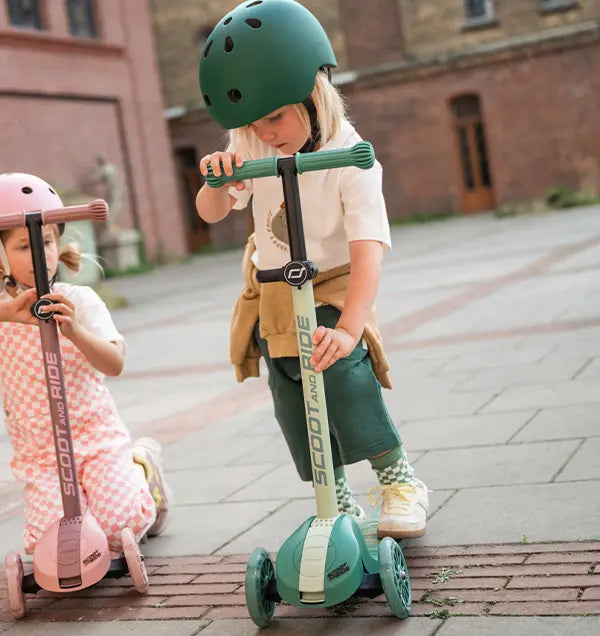 Scoot and Ride - Scooter Highwaykick 3S LED Lights - Forest (3+ Years) - Swanky Boutique Malta 