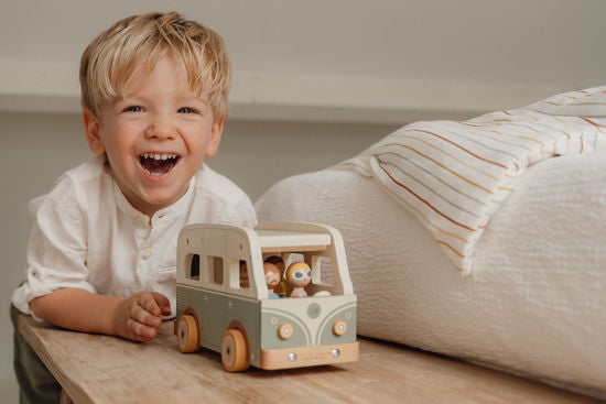 Vintage Campervan Incl 4 Figurines