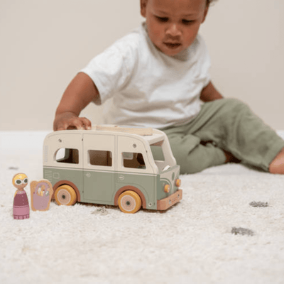 Vintage Campervan Incl 4 Figurines